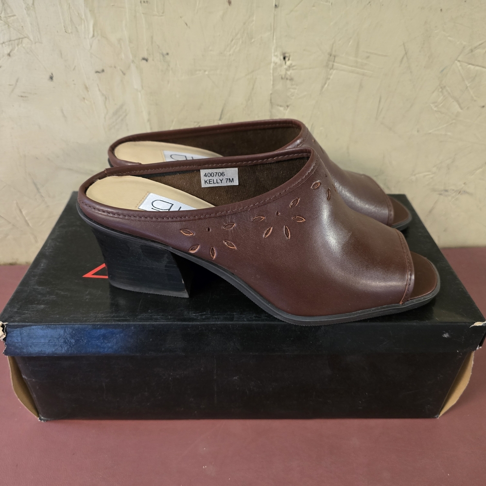 New Brown Leather Mules With Chunky Heel 7m